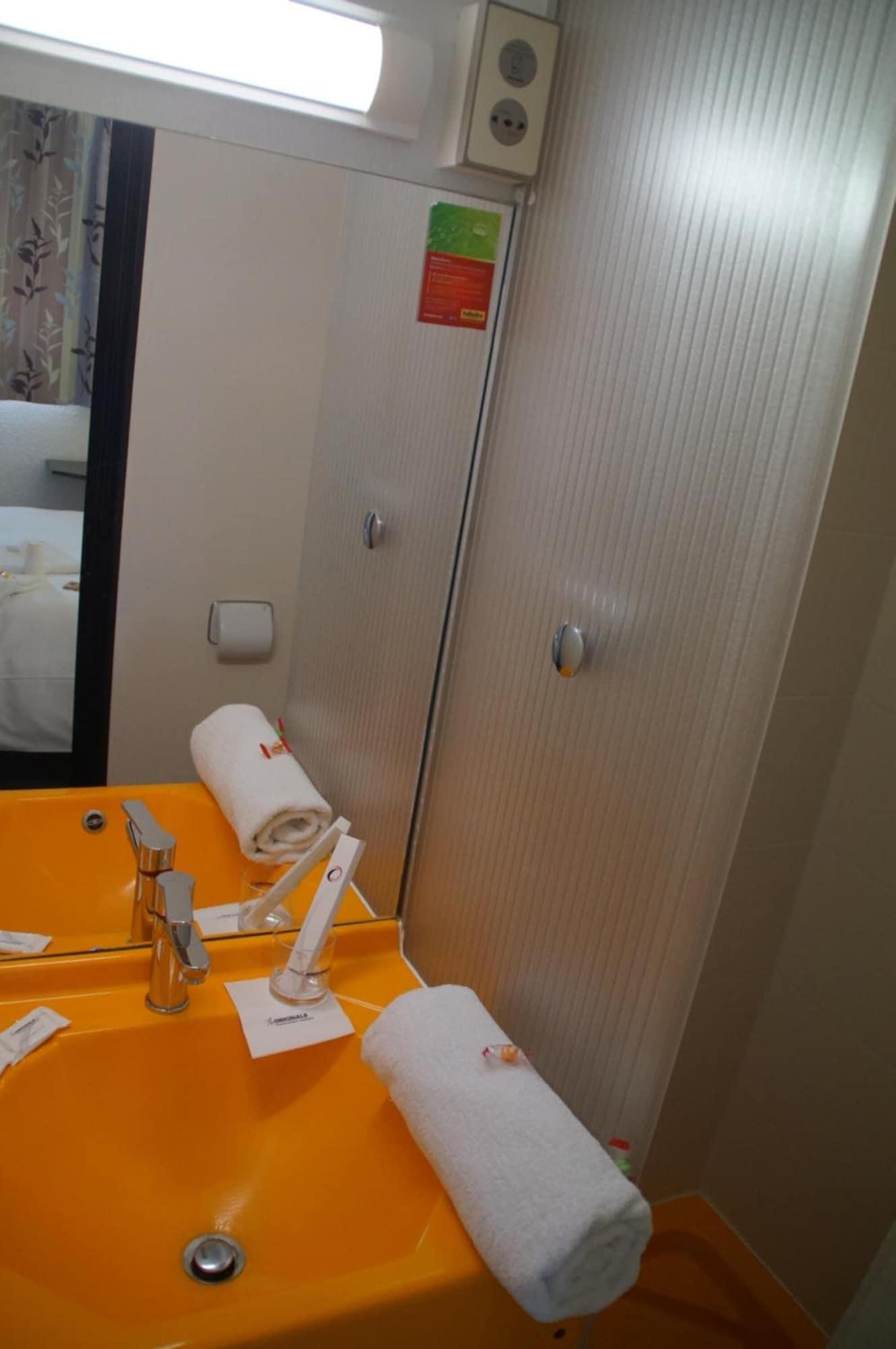 Hotel The Originals Access Bourges Nord Saint-Doulchard Esterno foto