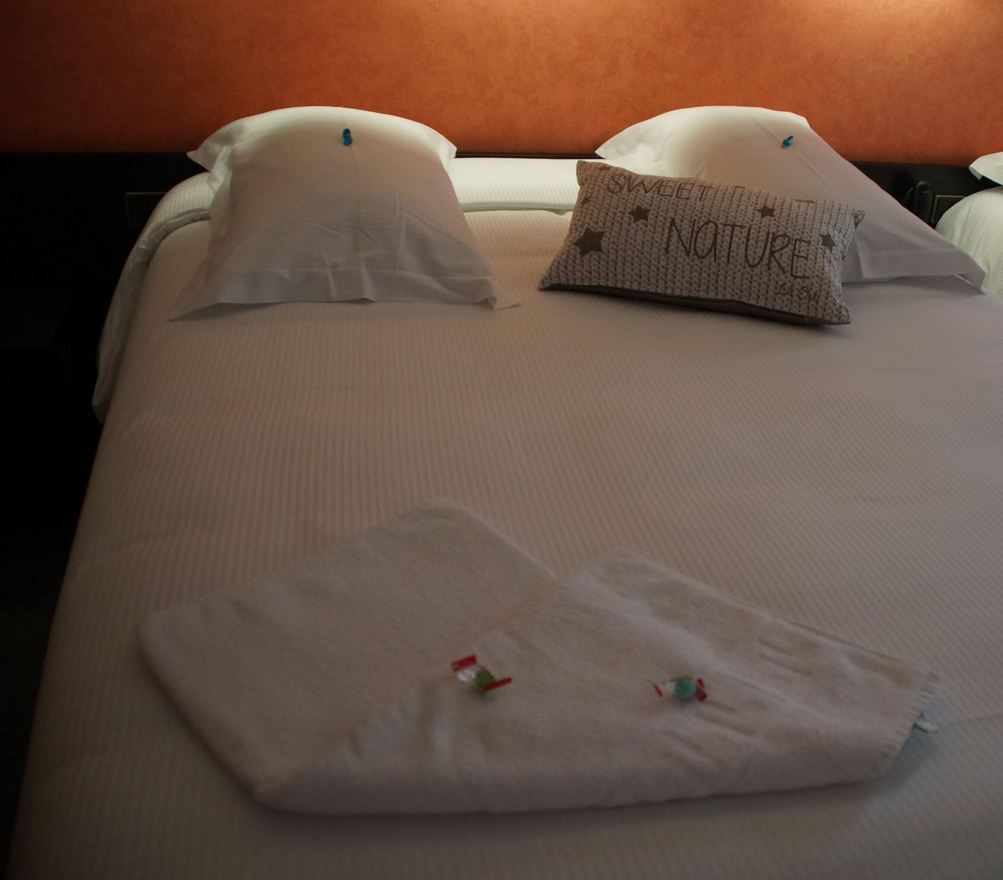 Hotel The Originals Access Bourges Nord Saint-Doulchard Esterno foto