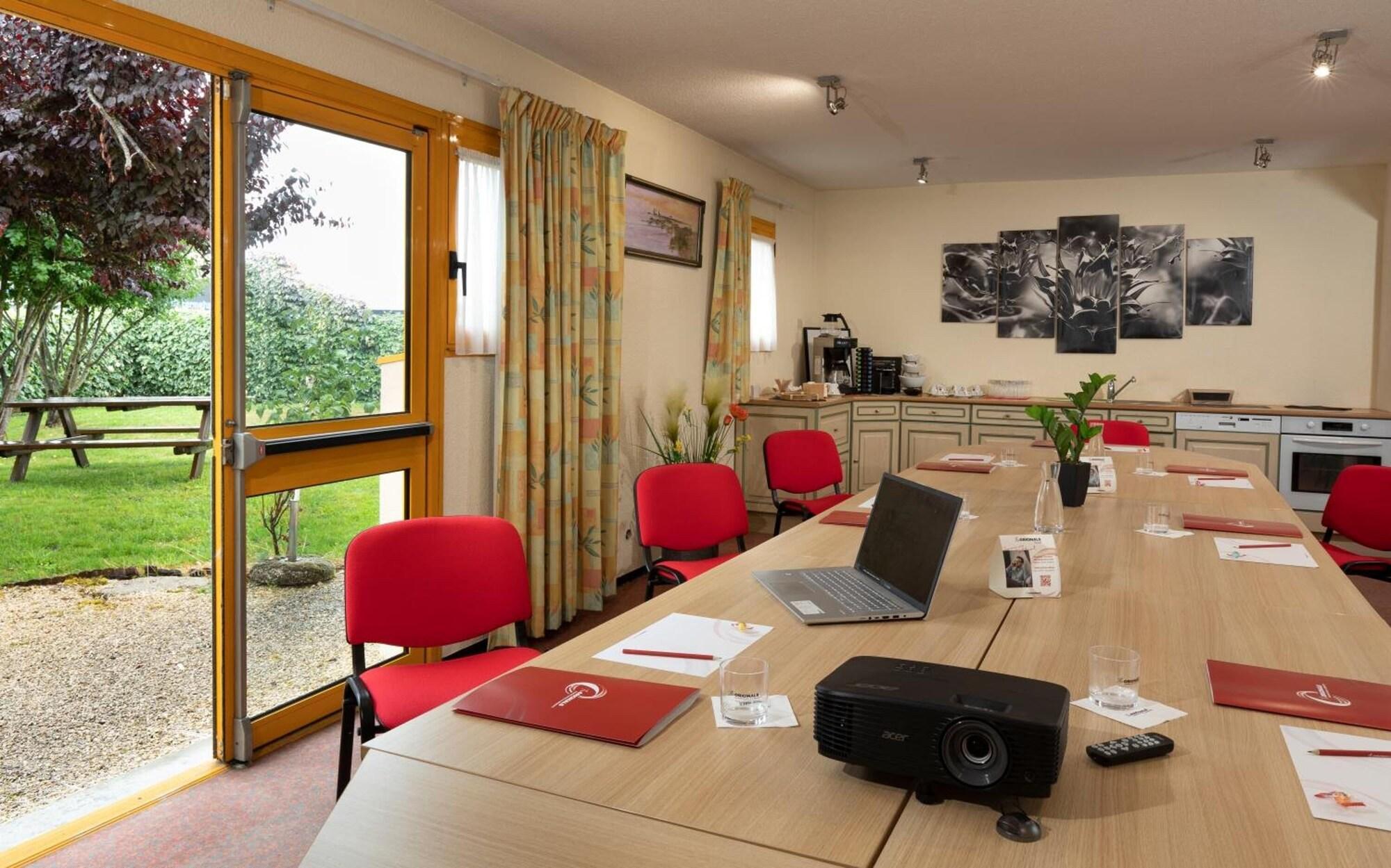 Hotel The Originals Access Bourges Nord Saint-Doulchard Esterno foto